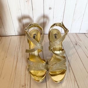 {Fioni} Gold Glitter Platform Heels
